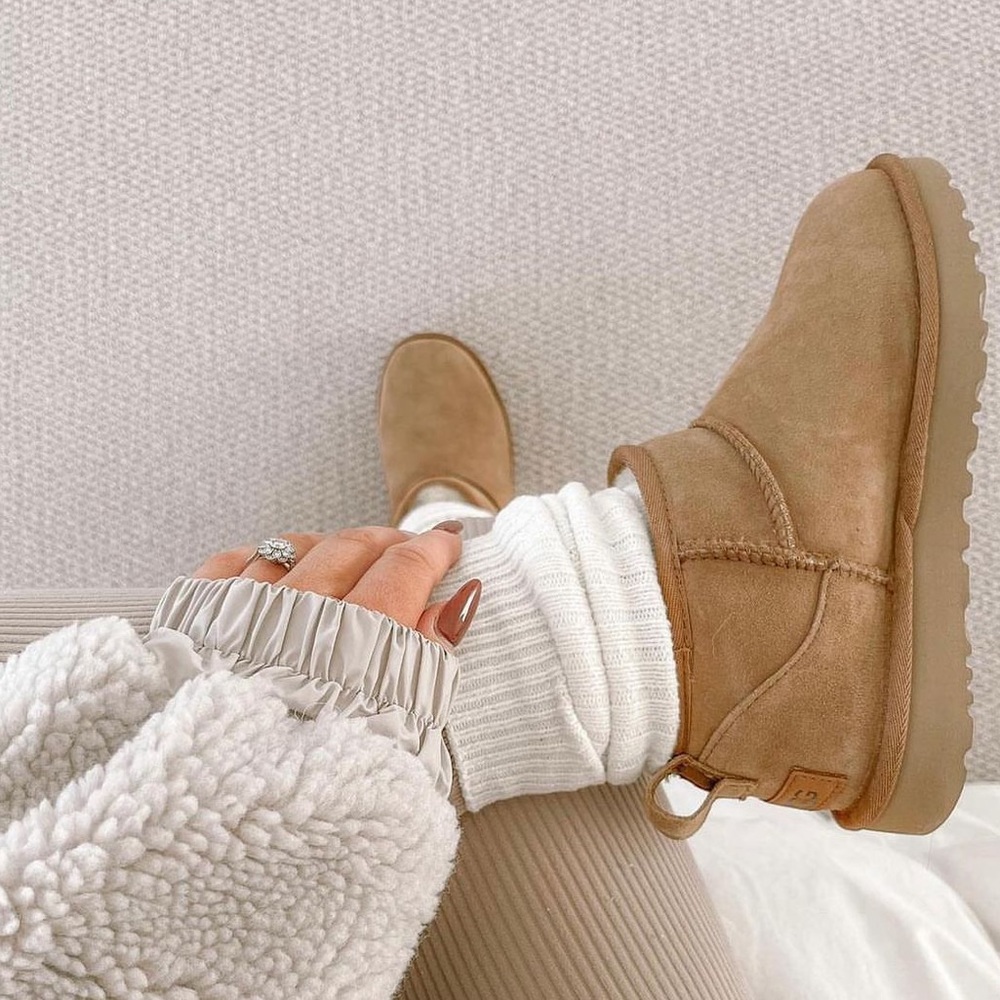 UGG Ultra Mini Classic Boots Chestnut Brand New in Box NIB Size 6